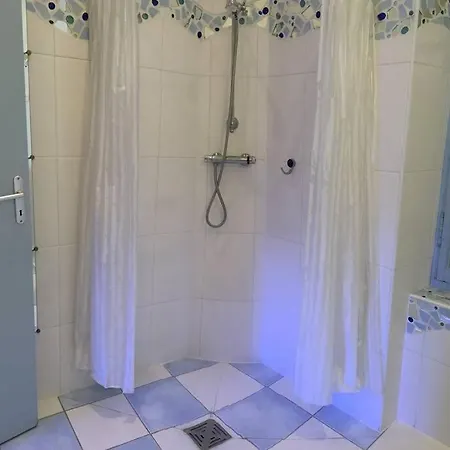 Romantic House - Entrance To The Medieval Castle * Carcassonne